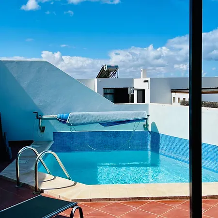 Semesterbostad Trendy Isabella, Heated Pool